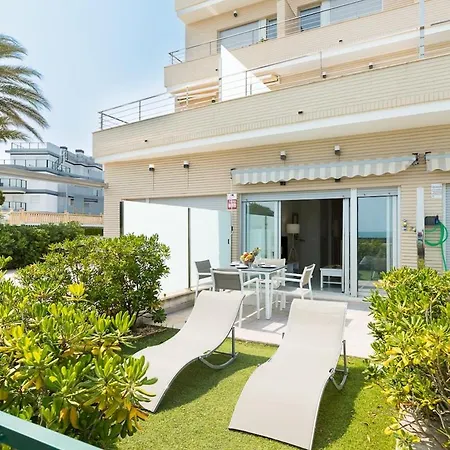 شقة Escape To The Sea And Pool In دينايا